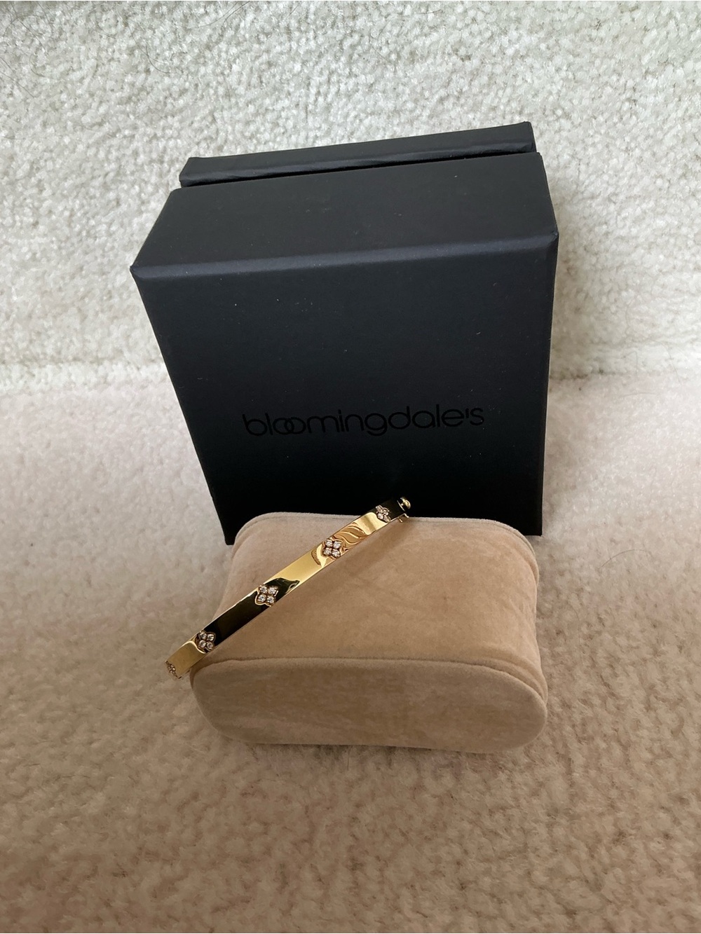 STUNNING ROBERTO COIN 18K GOLD LOVE IN VERONA DIAMOND FLORAL BANGLE BRACELET - Picture 16 of 16